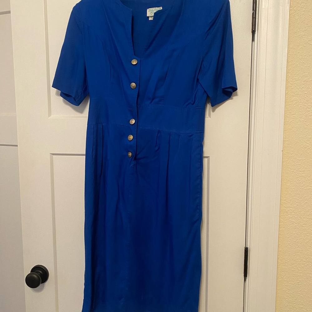 Chic Vintage Blue Midi Dress with Button Detail